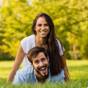 symptothermie-couple-heureux-fertilité-consciente-contraception-naturelle